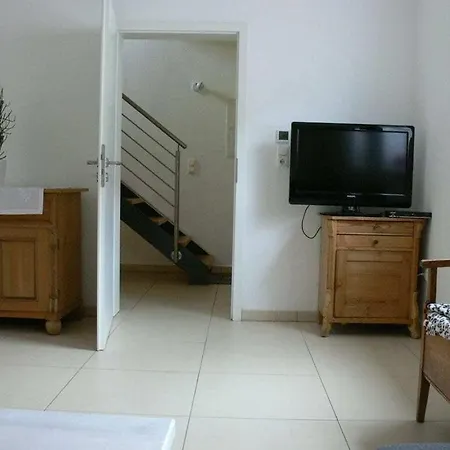 בית נופש In With Swimming Pool *